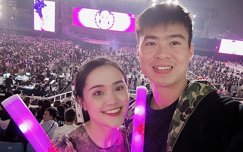Duy Mạnh đưa vợ đi xem liveshow của Mỹ Tâm, Hai Long cũng mê nghe nhạc