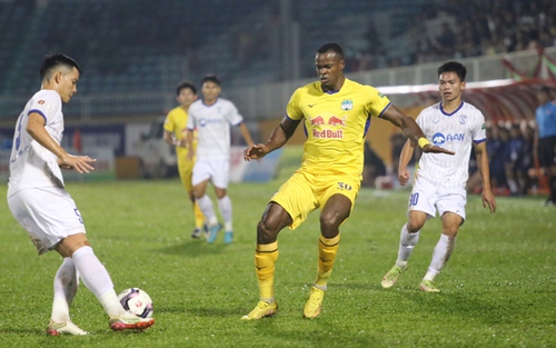 HLV Kiatisuk: ‘HAGL bám đuổi Hà Nội FC chỉ là lời nói đùa’