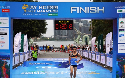 Tay Ho Half Marathon 2021: Gần 3.000 VĐV tranh tài với chuyên môn cao