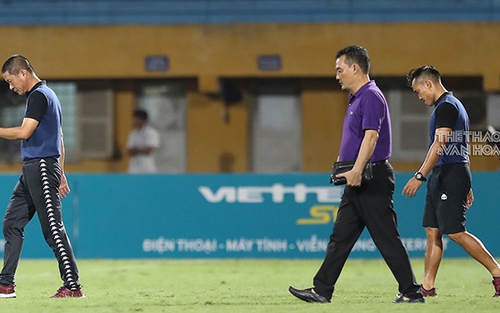 HLV Chu Đình Nghiêm ‘kiêng khem phong thủy’ vẫn không giúp được Hà Nội FC