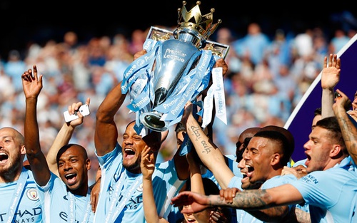 Man City đưa Cúp vô địch đến Hà Nội