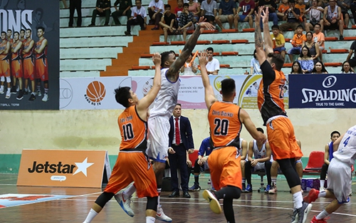 VBA 2018: Rượt đuổi gay cấn, Hanoi Buffaloes giành suất vào Playoffs