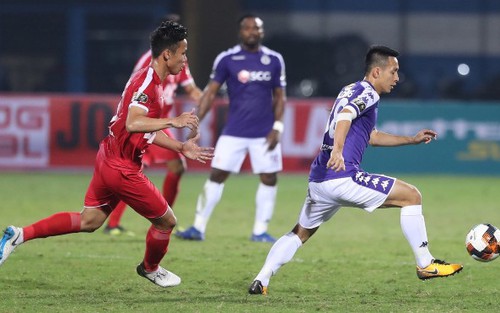 CĐV Hà Nội đòi ‘tẩy chay’ Quế Ngọc Hải sau pha phạm lỗi với Văn Kiên
