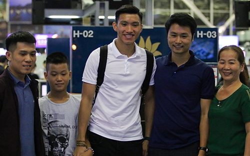 Heerenveen im lặng, Hà Nội FC sốt ruột về tương lai Văn Hậu