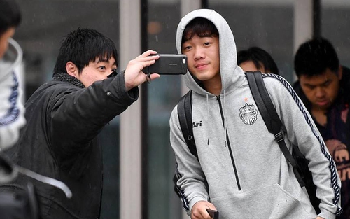 Xuân Trường ‘siêu ngầu’ trong buổi chụp hình quảng cáo của Buriram United
