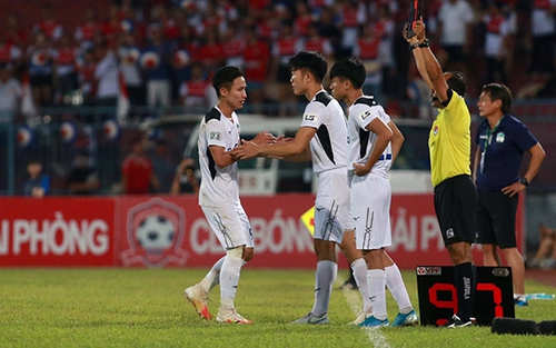 Mẹ Xuân Trường tri ân Hội CĐV HAGL