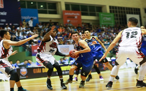 VBA 2017: Thang Long Warriors nhấn chìm Hanoi Buffaloes trong trận derby