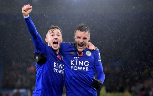 Bảng xếp hạng Ngoại hạng Anh: Hạ Chelsea, Leicester soán ngôi đầu của MU