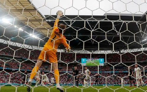 Pha cứu thua siêu đẳng của Pickford đưa Anh vượt qua Đức ở vòng 1/8 EURO 2021
