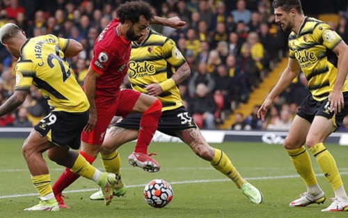 Salah 'nhảy múa' giữa các hậu vệ Watford trước khi ghi bàn đẳng cấp