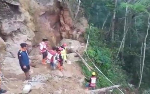 Sập hầm mỏ tại Indonesia, hàng chục người bị chôn vùi
