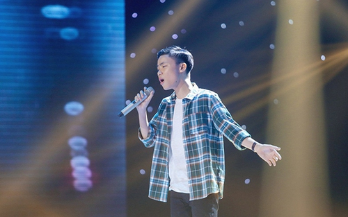 Vòng Minishow 'Giọng hát Việt nhí 2018': 'Cậu bé dân ca' Minh Nhật khiến Hồ Hoài Anh 'chìm đắm'