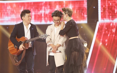VIDEO Giọng hát Việt 2018: Lam Trường ôm đàn song ca với Thu Phương để 'giật' thí sinh