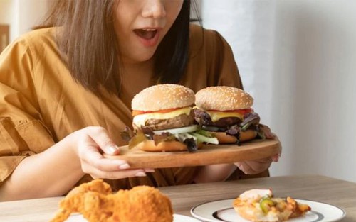 4 thói quen ăn uống làm cơ ung thư dạ dày: Tất cả đều cực phổ biến ở người Việt