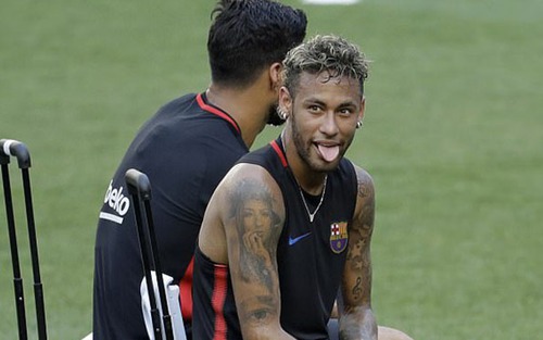 Neymar gặp ‘sự cố’ trên sân tập, tỉnh bơ trước thông tin sắp đến PSG