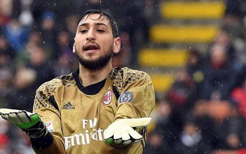 Milan bị mắng là 'nô lệ của thằng nhóc 18 tuổi' ở vụ giữ chân Donnarumma