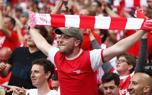 Fan Arsenal phát cuồng vì Lacazette, cảm ơn Jamie Vardy vì... từ chối