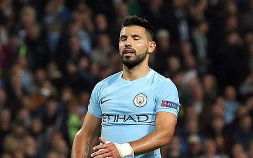SỐC: Aguero di chuyển trong nhà còn khó, phải nghỉ lâu hơn dự kiến