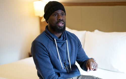 Emmanuel Eboue: Sống chui lủi, nghèo đến cùng cực, không đủ tiền mua nổi máy giặt