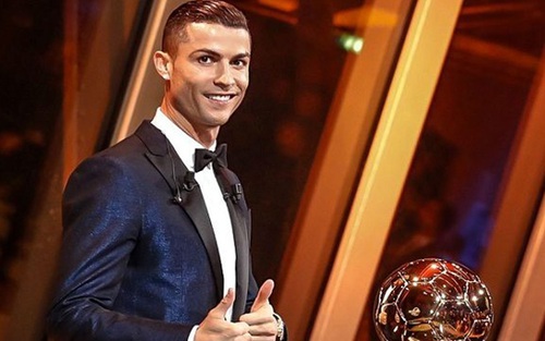 Ronaldo ngược dòng như Liverpool ở Istanbul. Messi giờ là fan của CR7
