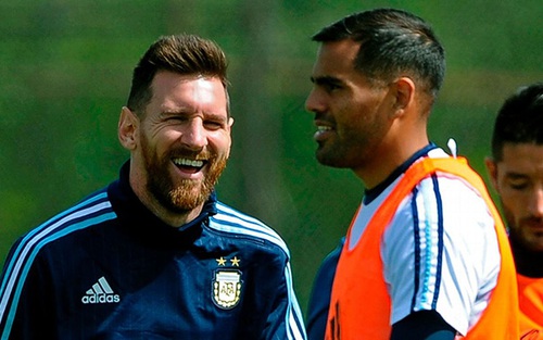 Hậu vệ Sevilla: 'Nếu đập Messi, tôi sẽ không thể trở về Argentina'