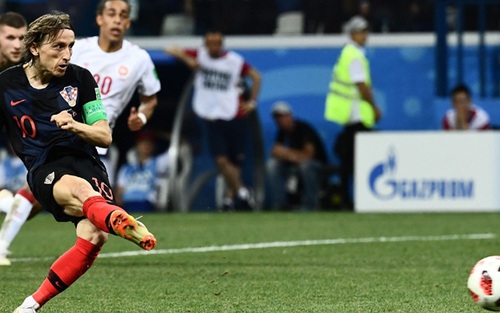 TIN HOT World Cup 2/7: Modric tiết lộ lý do đá hỏng 11m. Ronaldo tươi cười về nước. Hoa hậu bật khóc vì tuyển Nga