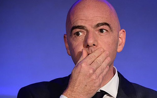 Chủ tịch FIFA bị tố bảo kê, bao che cho Man City và PSG lách luật công bằng tài chính