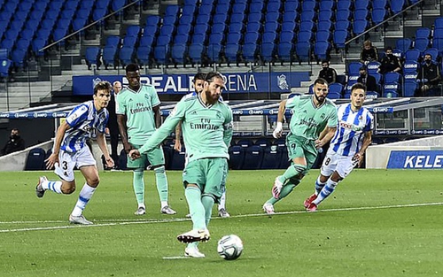 Chủ tịch Barcelona tố VAR luôn "thiên vị cho Real Madrid"