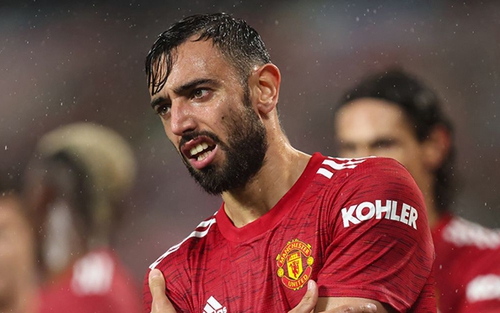 Dấu hiệu bất ổn ở MU: Bruno Fernandes hậm hực vì Ole thay đổi chiến thuật