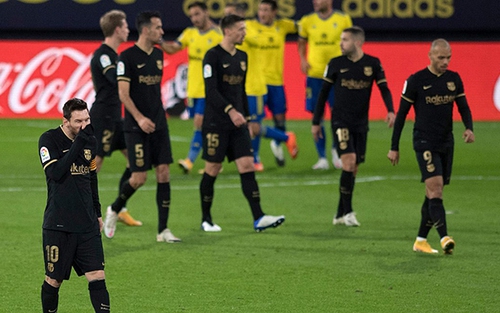 Cadiz 2-1 Barcelona: Hàng thủ mắc sai lầm, Barcelona bại trận cay đắng