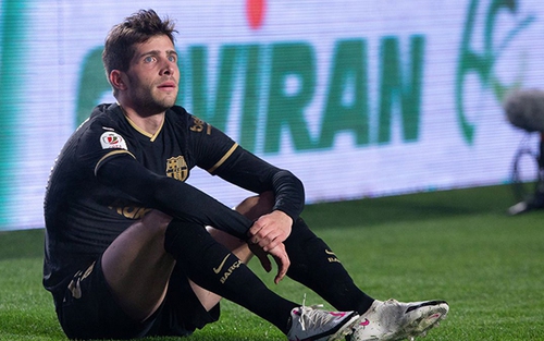 Vừa tái xuất đã chấn thương, Sergi Roberto lỡ hẹn đại chiến Barcelona vs PSG