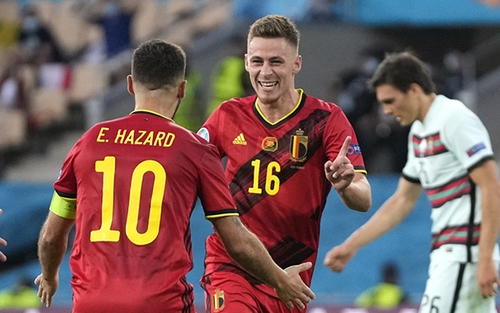 Ngày Thorgan Hazard làm lu mờ Lukaku, Ronaldo và... anh trai