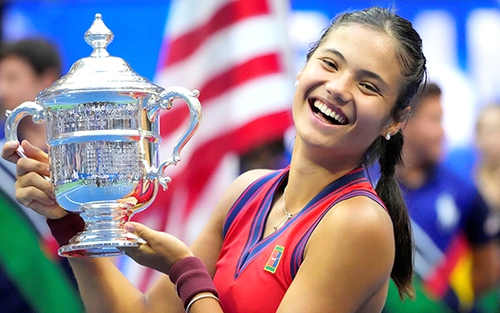 Tennis: Emma Raducanu ăn mừng chiến thắng US Open ra sao?