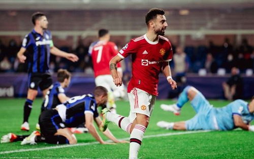 Pha kiến tạo của Fernandes cho Ronaldo được ví với cú giật gót thiên tài của Guti
