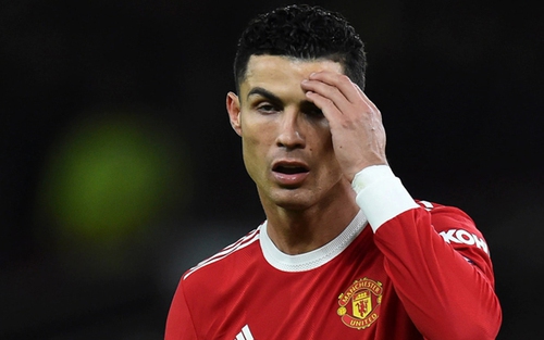 Tin MU 22/1: Ronaldo bị giảm lương nếu MU trượt Top 4. Rangnick muốn bán ‘bộ ba rắc rối’