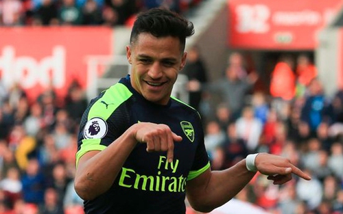Sanchez ăn mừng thế này thì chứng tỏ đã chấp nhận ở lại Arsenal