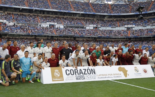 Luis Figo lập siêu phẩm trong trận giao hữu với Roma trên sân Bernabeu