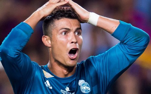Phút thứ 7, hàng vạn fan Real đứng dậy hô vang tên Cristiano Ronaldo
