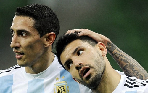 Sergio Aguero đột ngột ngất xỉu trong trận Argentina thua Nigeria