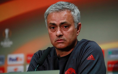 Mourinho ám chỉ Klopp đạo đức giả sau khi Liverpool mua Van Dijk với giá kỷ lục