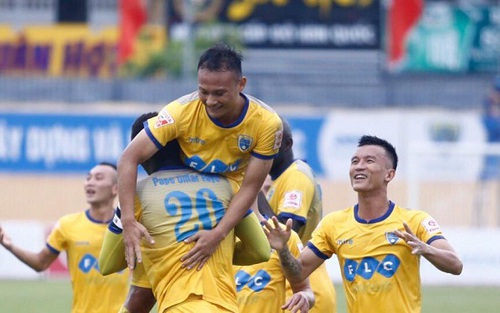 FLC Thanh hóa thắng nhọc Long An, trở lại ngôi đầu bảng