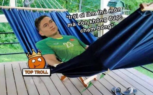 Cộng đồng mạng chế ảnh siêu hài Văn Lâm 'không có gì để bắt'