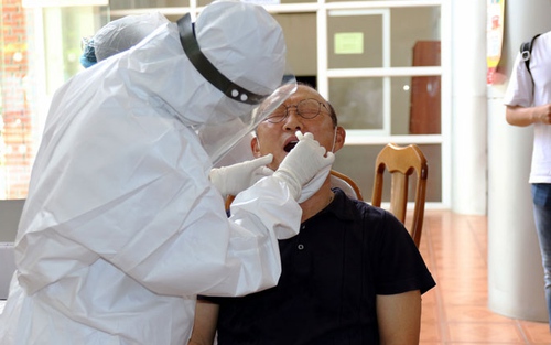 Bóng đá Việt Nam: Bác sỹ bệnh viện Bạch Mai xét nghiệm COVID-19 cho U22 Việt Nam