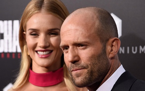 Jason Statham và ‘thiên thần’ Rosie Whiteley hạnh phúc chào đón con đầu lòng