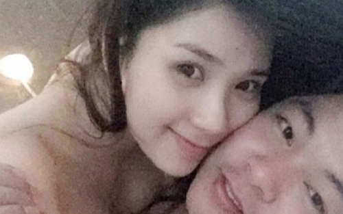 Sốc với loạt ảnh ‘nhạy cảm’ của ca sĩ Quang Lê và Vân Điệp ‘Người phán xử’