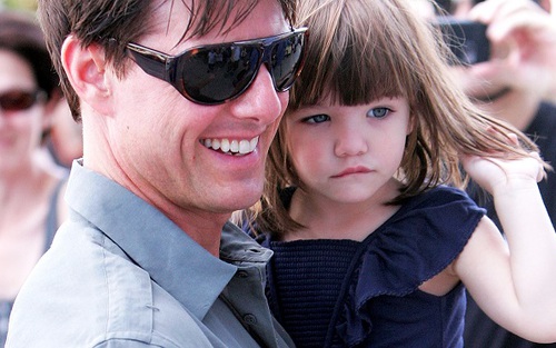 Tom Cruise từ chối nói chuyện với con gái Suri