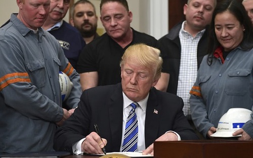 Áp thuế thép 25%, Tổng thống Trump khơi mào chiến tranh thương mại toàn cầu?
