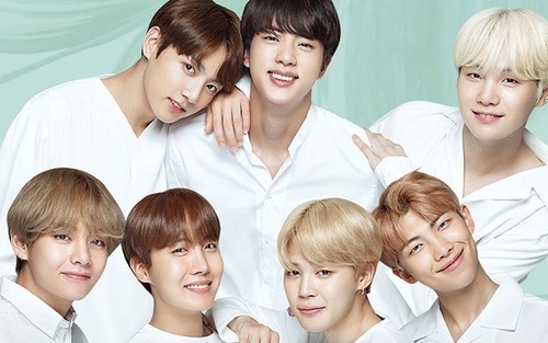 Xem Jungkook của BTS quỵ ngã sau cánh gà nhưng vẫn cố đứng lên
