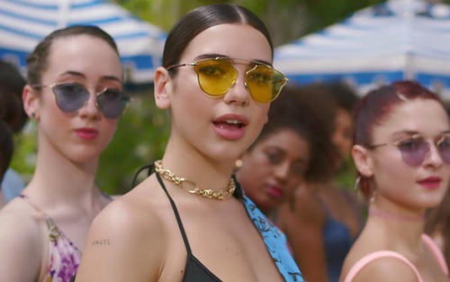 Siêu sao Dua Lipa tiếp tục dạy các chị em tuyệt chiêu trị đàn ông