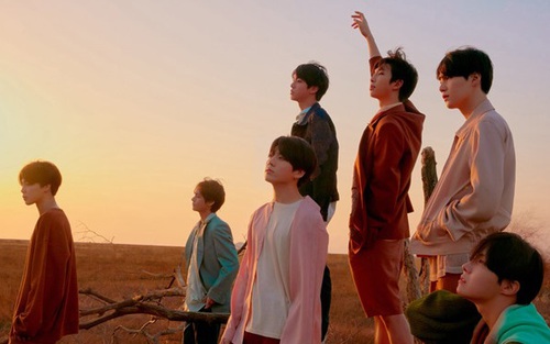 Backstreet Boys phấn khích tột cùng khi gặp thần tượng BTS tại Billboard Music Awards